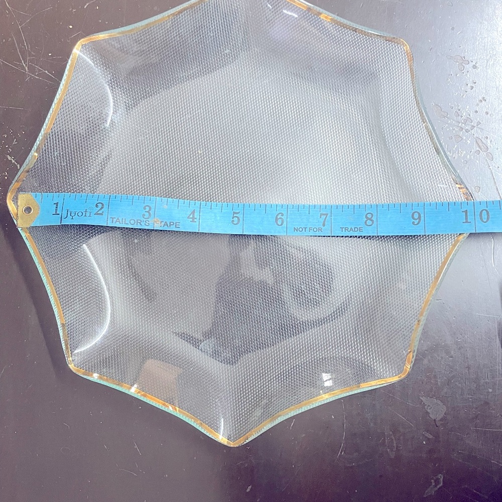 5 plates textured glass set with gold plating on edges adding classy definition - Picture 6 of 7